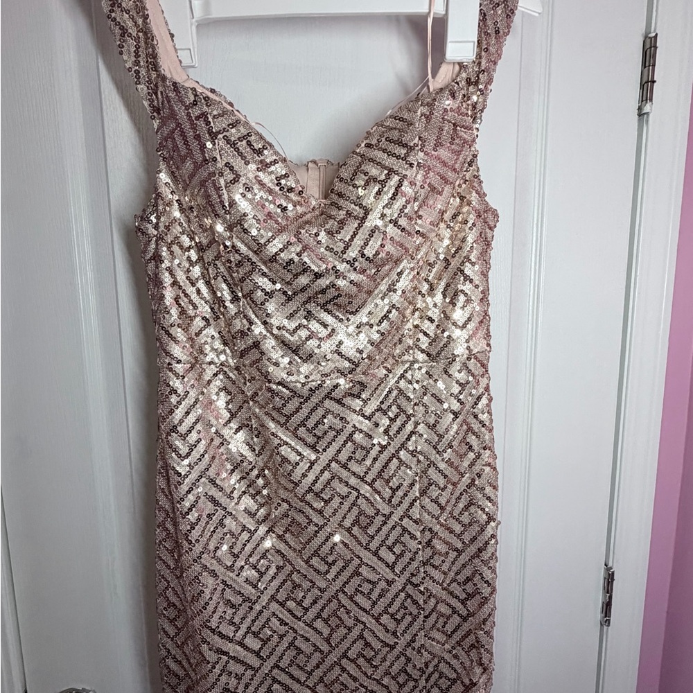 🩷Fashion Nova Shimmering Gold Sequin Prom Dress - Picture 3 of 7